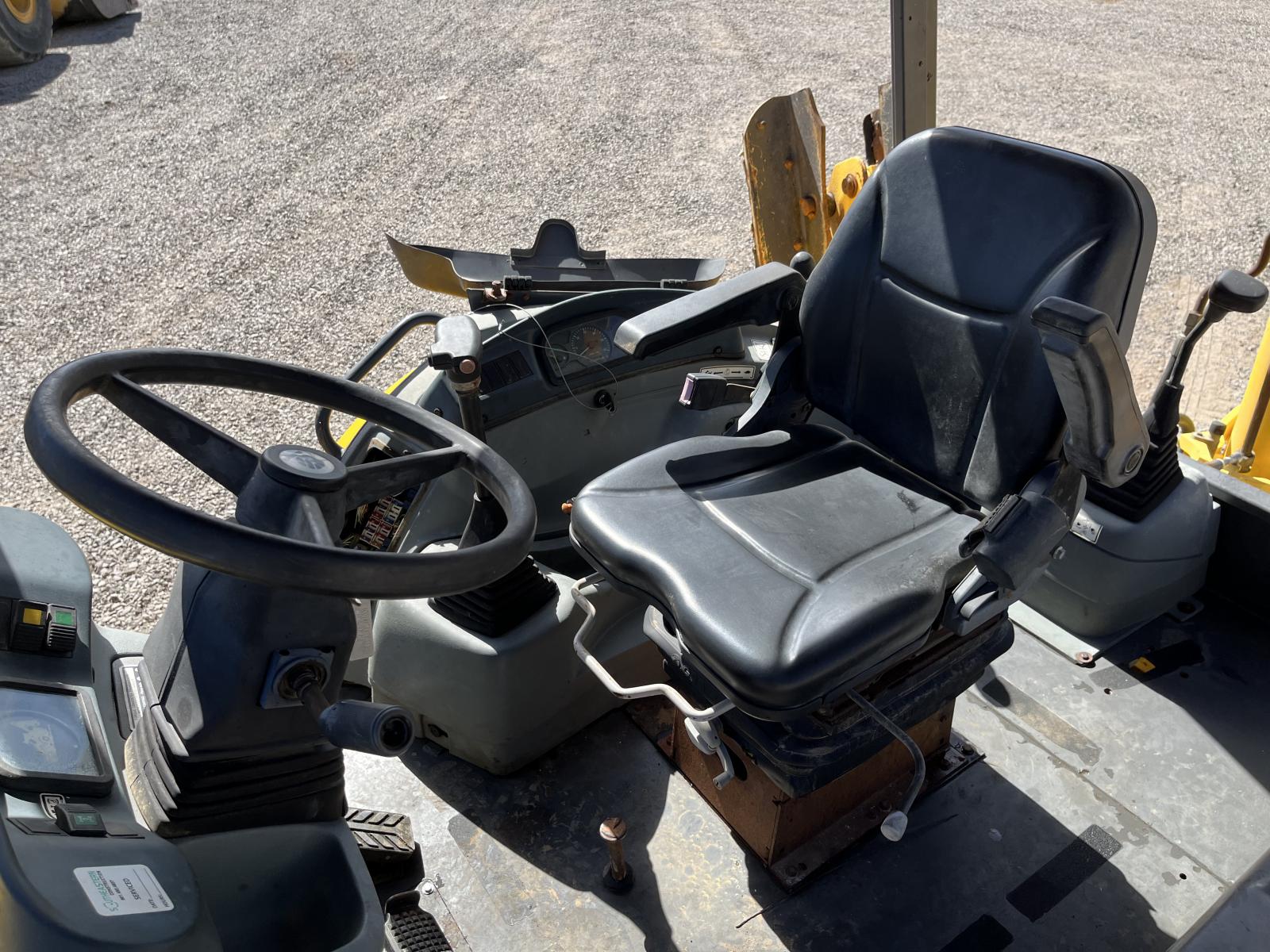 ./imagenes/INVOICE/2019/16356/RETROEXCAVADORA NEW HOLLAND LB75B (31).JPG